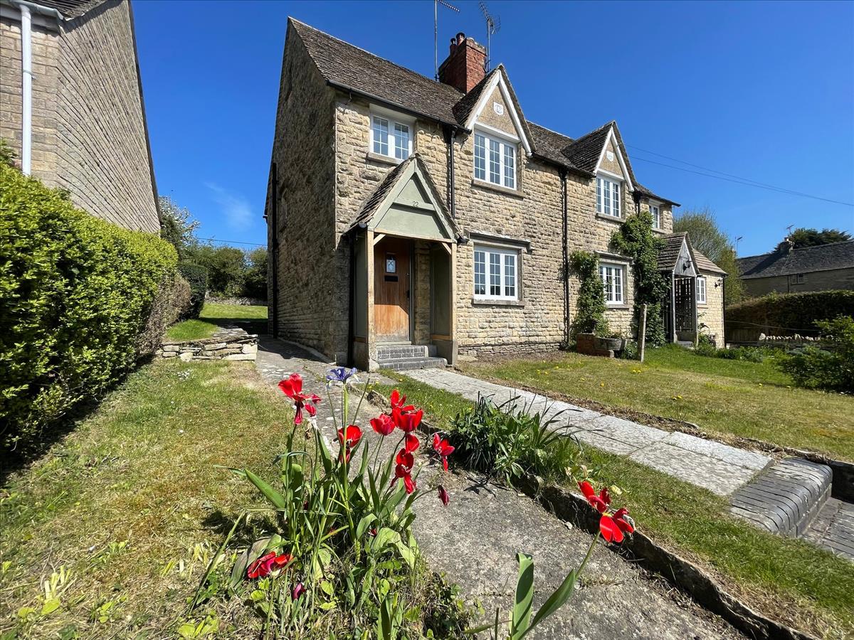 House Village Street in Cotswold District
