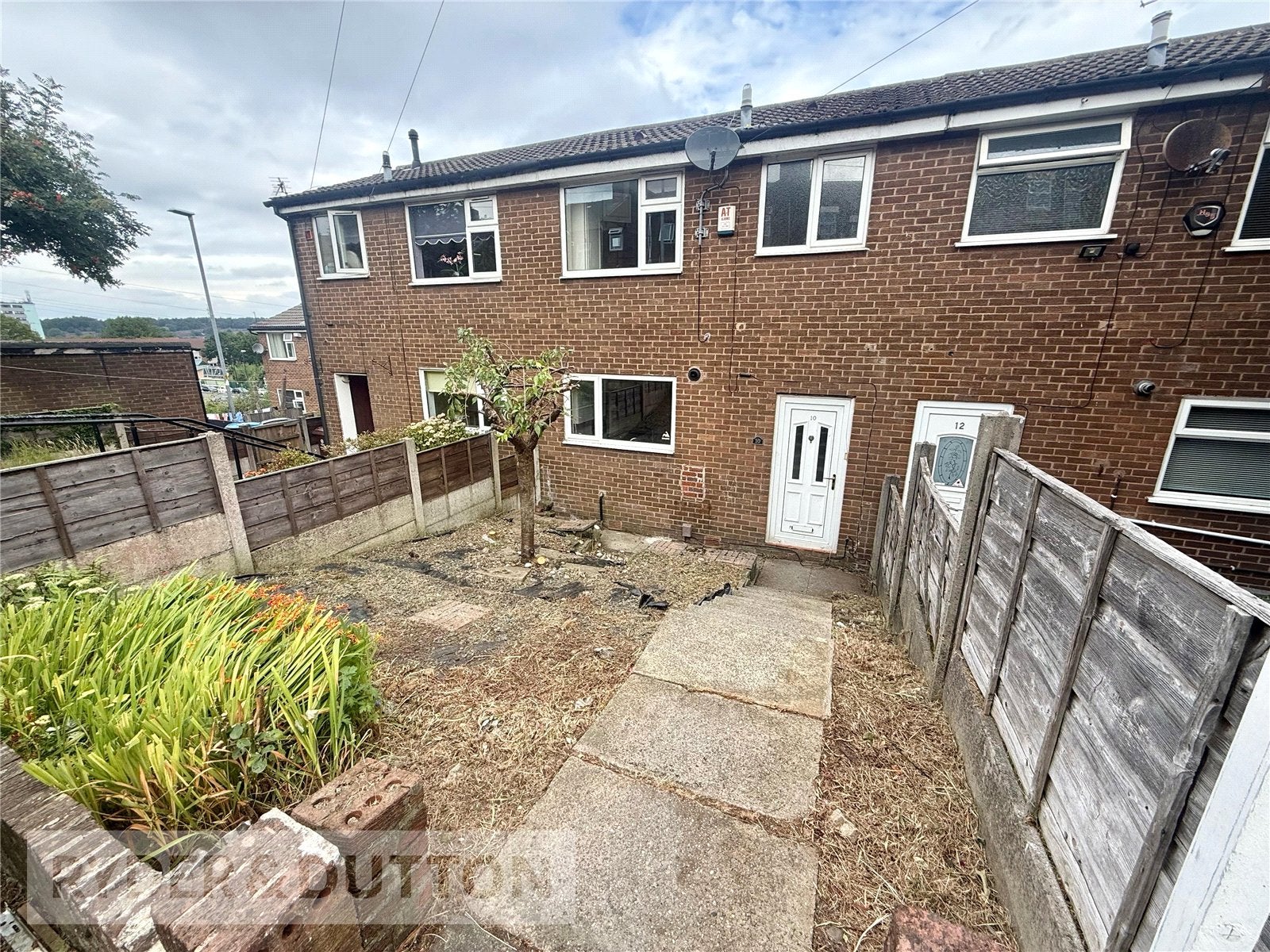 House Newbreak Close in Oldham
