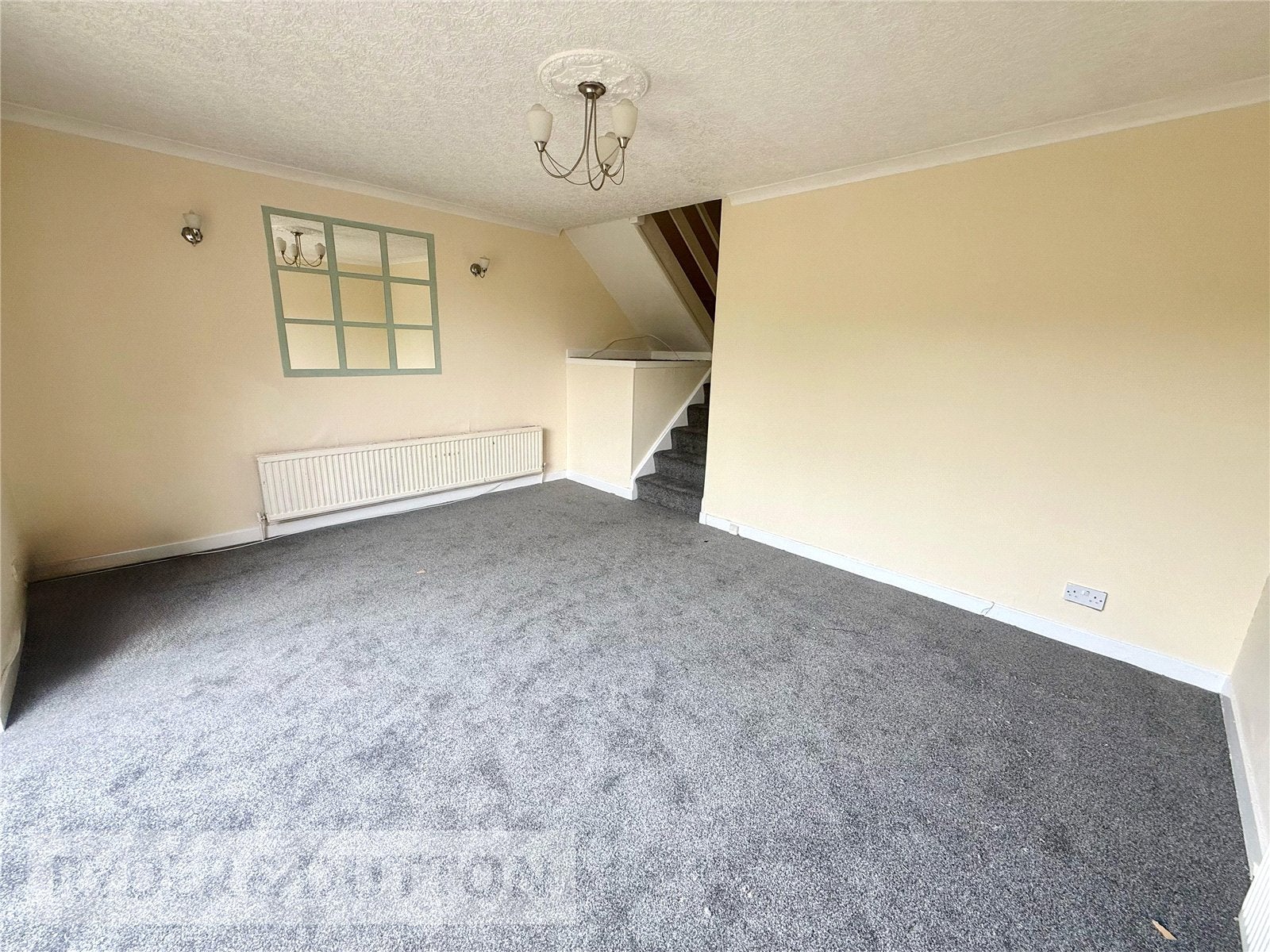 House Newbreak Close in Oldham