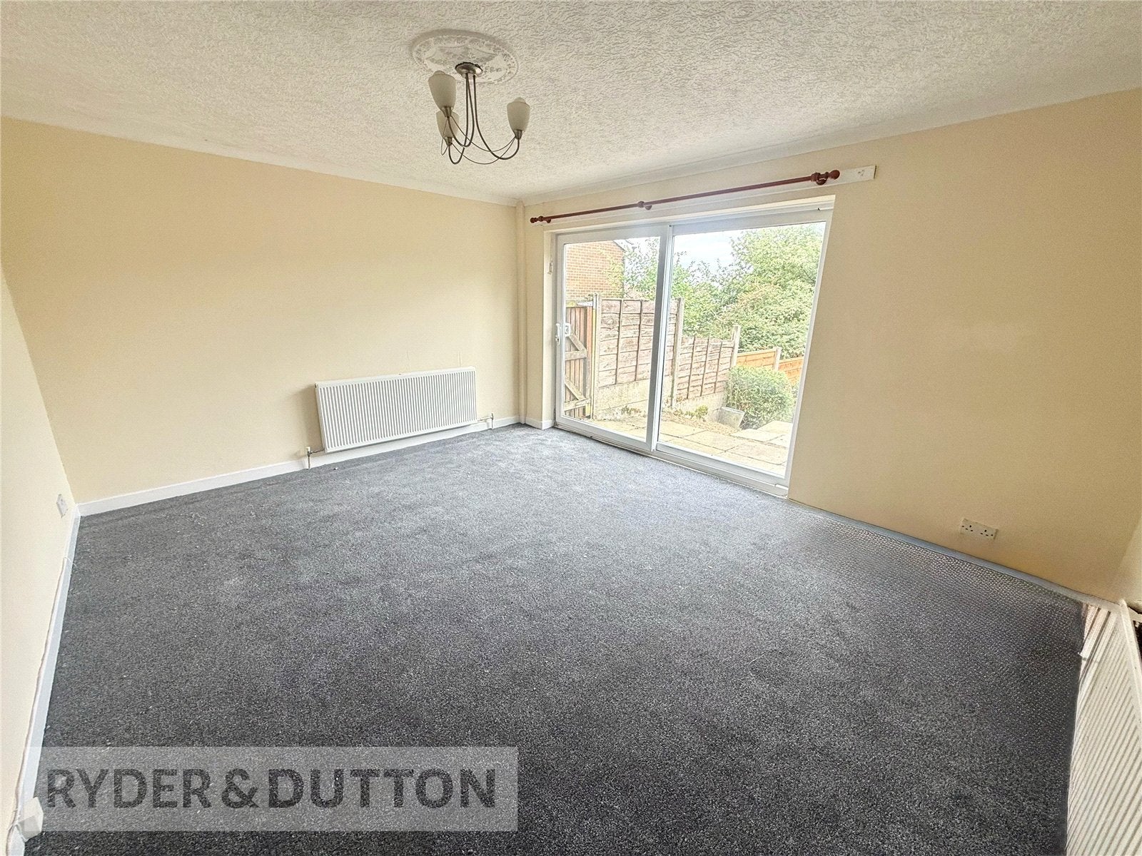 House Newbreak Close in Oldham