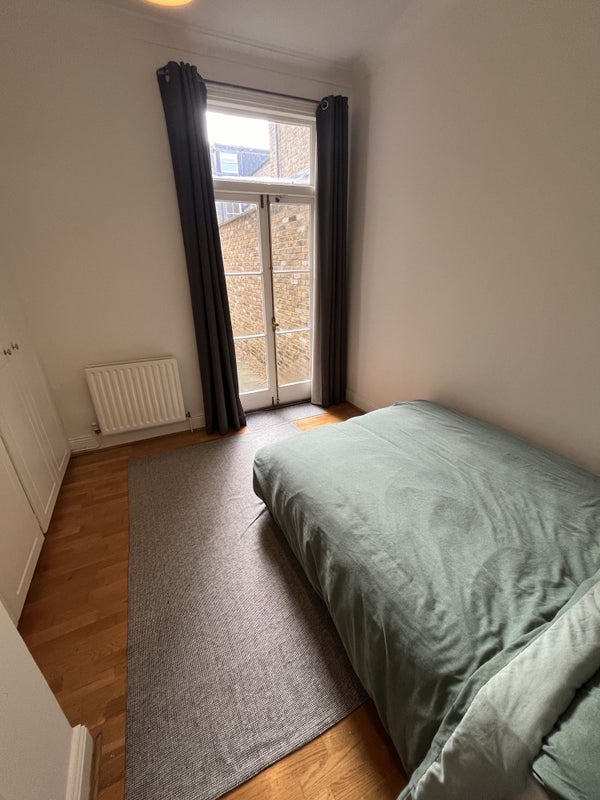 Room Broomwood Road in Greater London