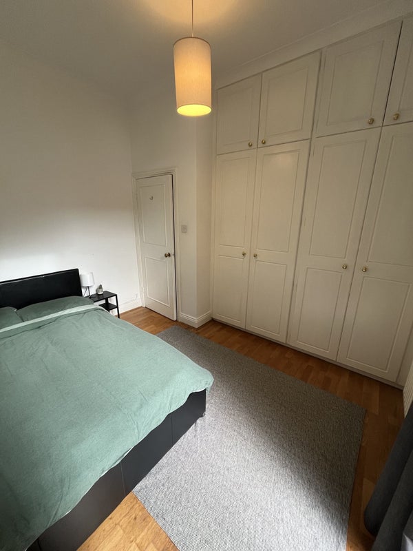 Room Broomwood Road in Greater London