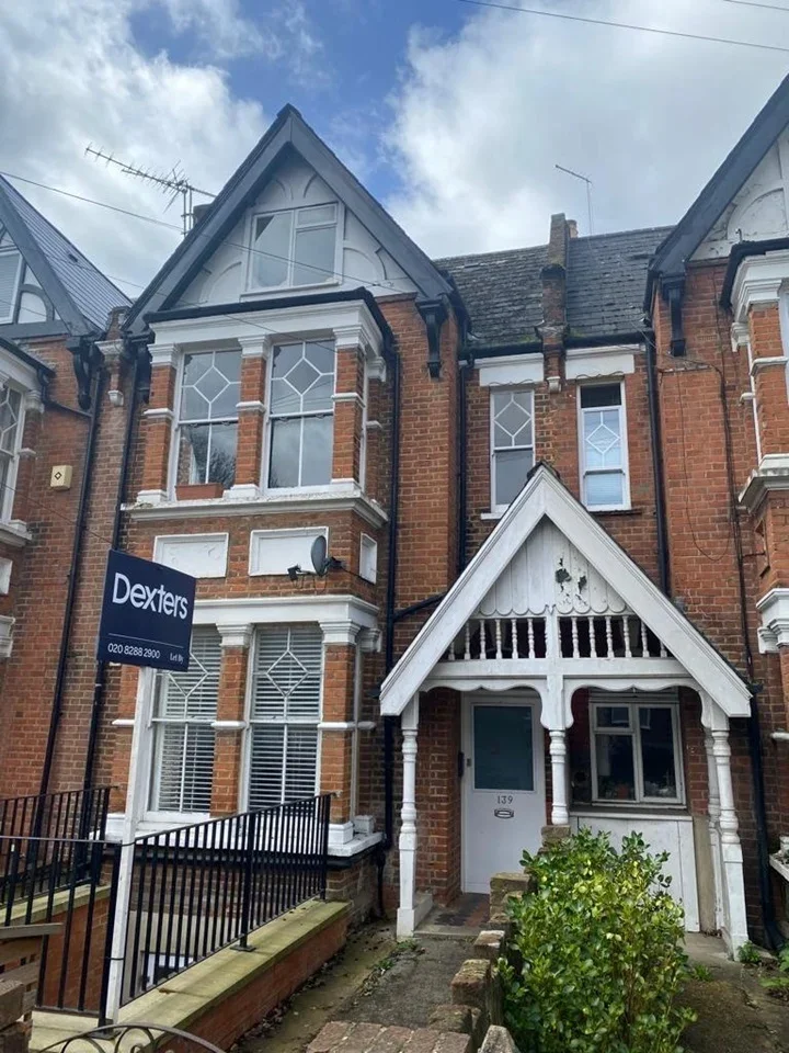 Flat Waldegrave Road in Greater London