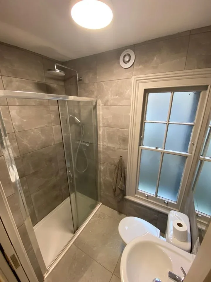 Flat Waldegrave Road in Greater London
