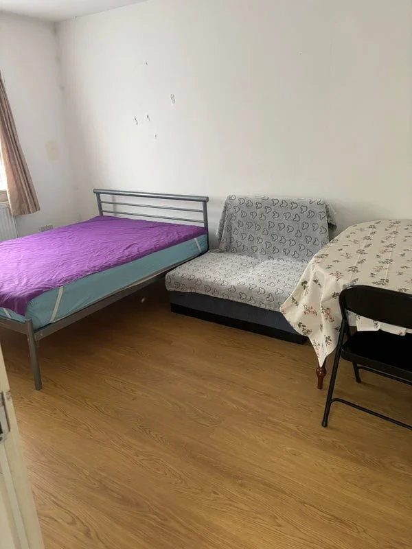 House Canning Crescent in Greater London