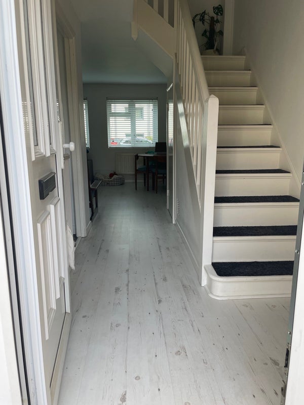 Flat Douglas Road in Greater London