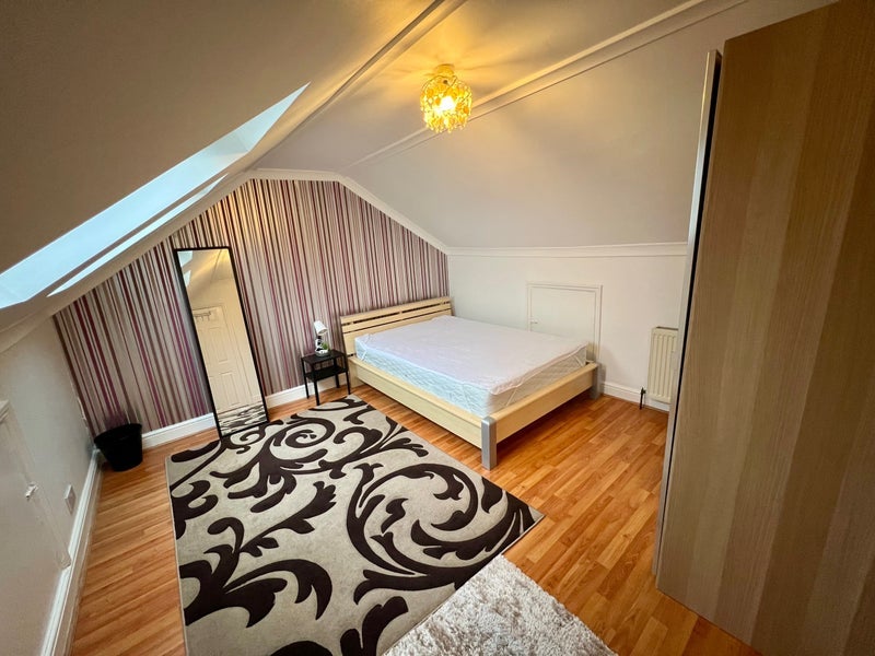 Room Harrington Road in Greater London