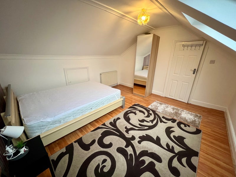 Room Harrington Road in Greater London
