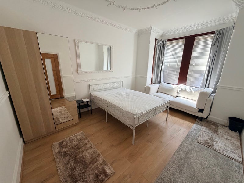 Room Harrington Road in Greater London