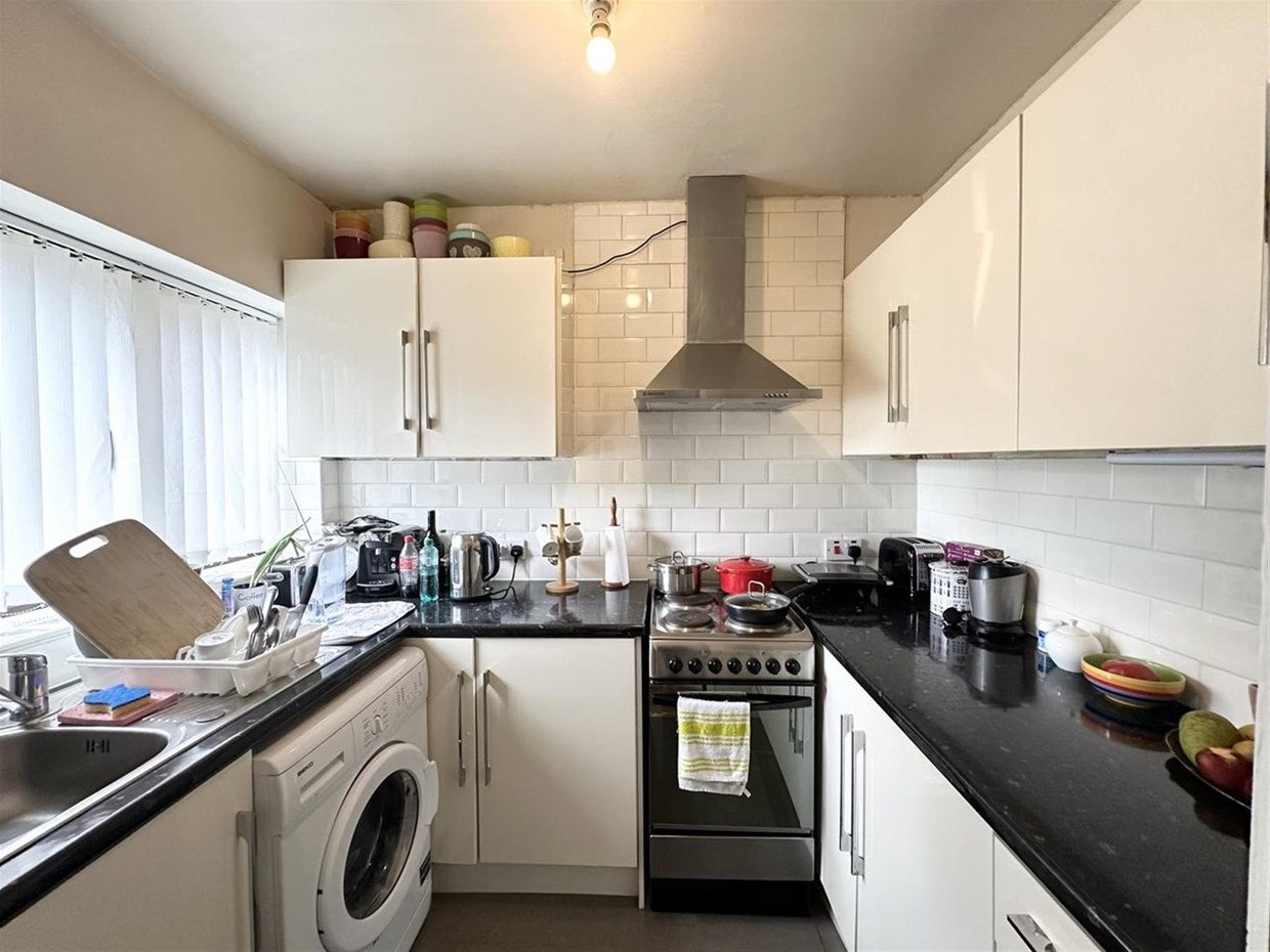 Flat Greenford Avenue in Greater London