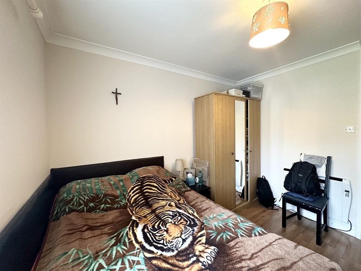 Flat Greenford Avenue in Greater London