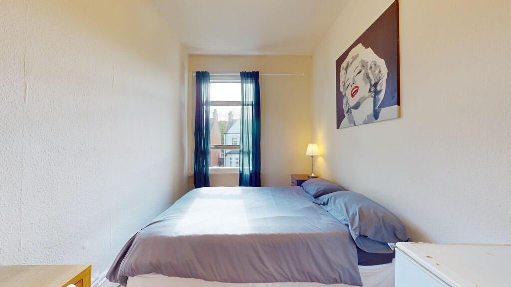Room Cranhurst Road in Greater London