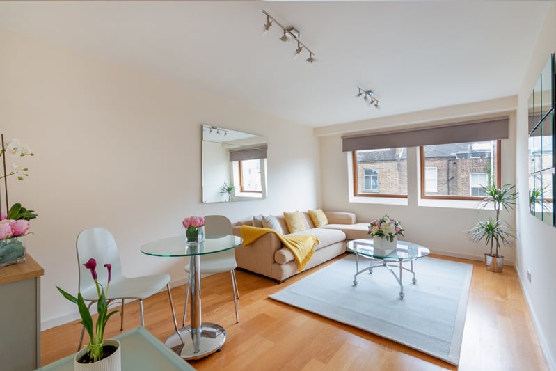 Flat Glenthorne Road in Greater London