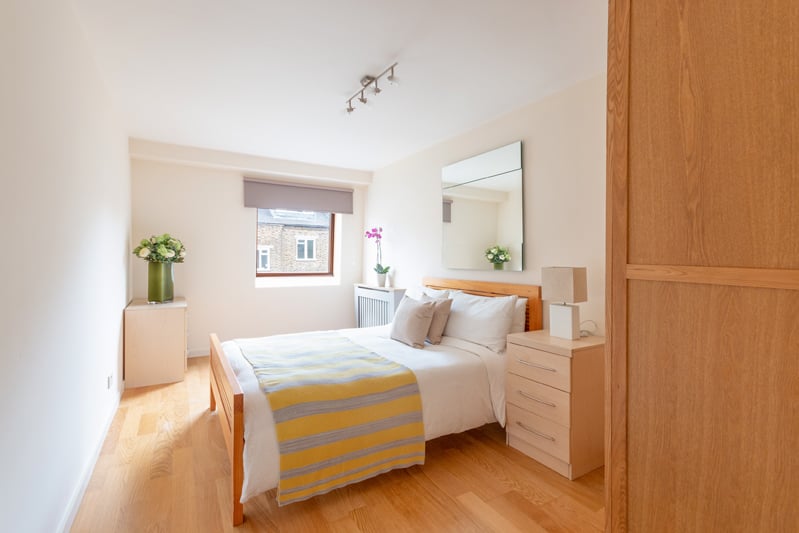 Flat Glenthorne Road in Greater London
