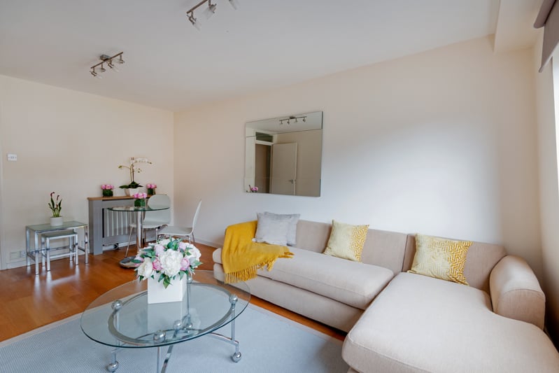 Flat Glenthorne Road in Greater London