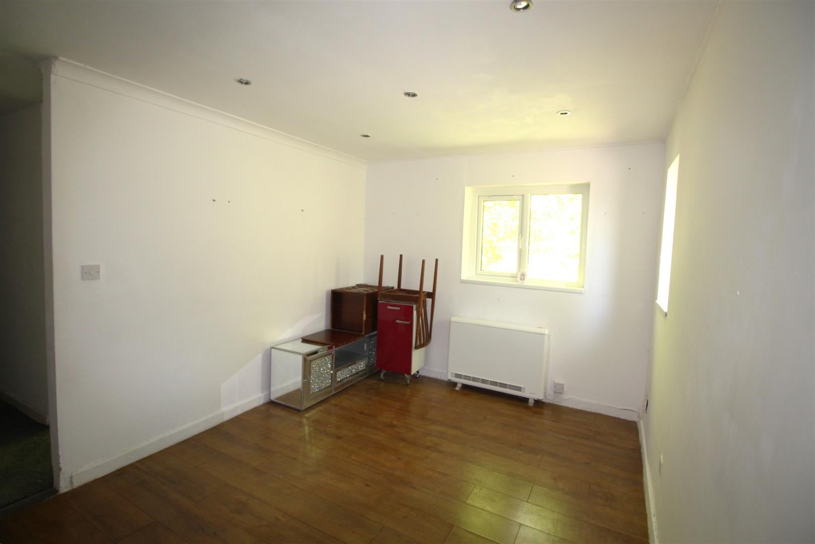 Flat Givendale Drive in Manchester