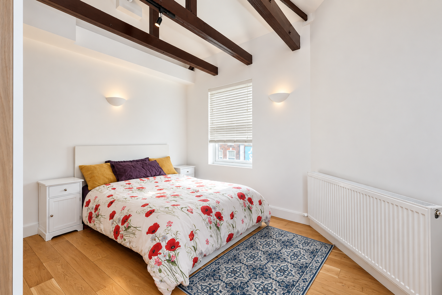 Flat Broadway in Greater London