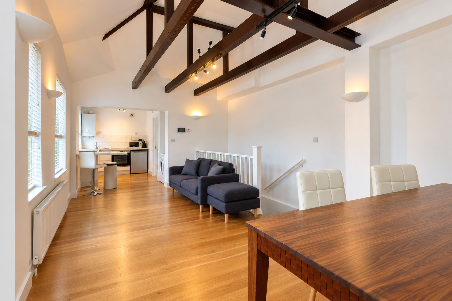 Flat Broadway in Greater London