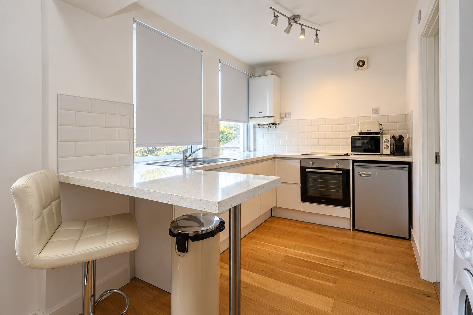 Flat Broadway in Greater London