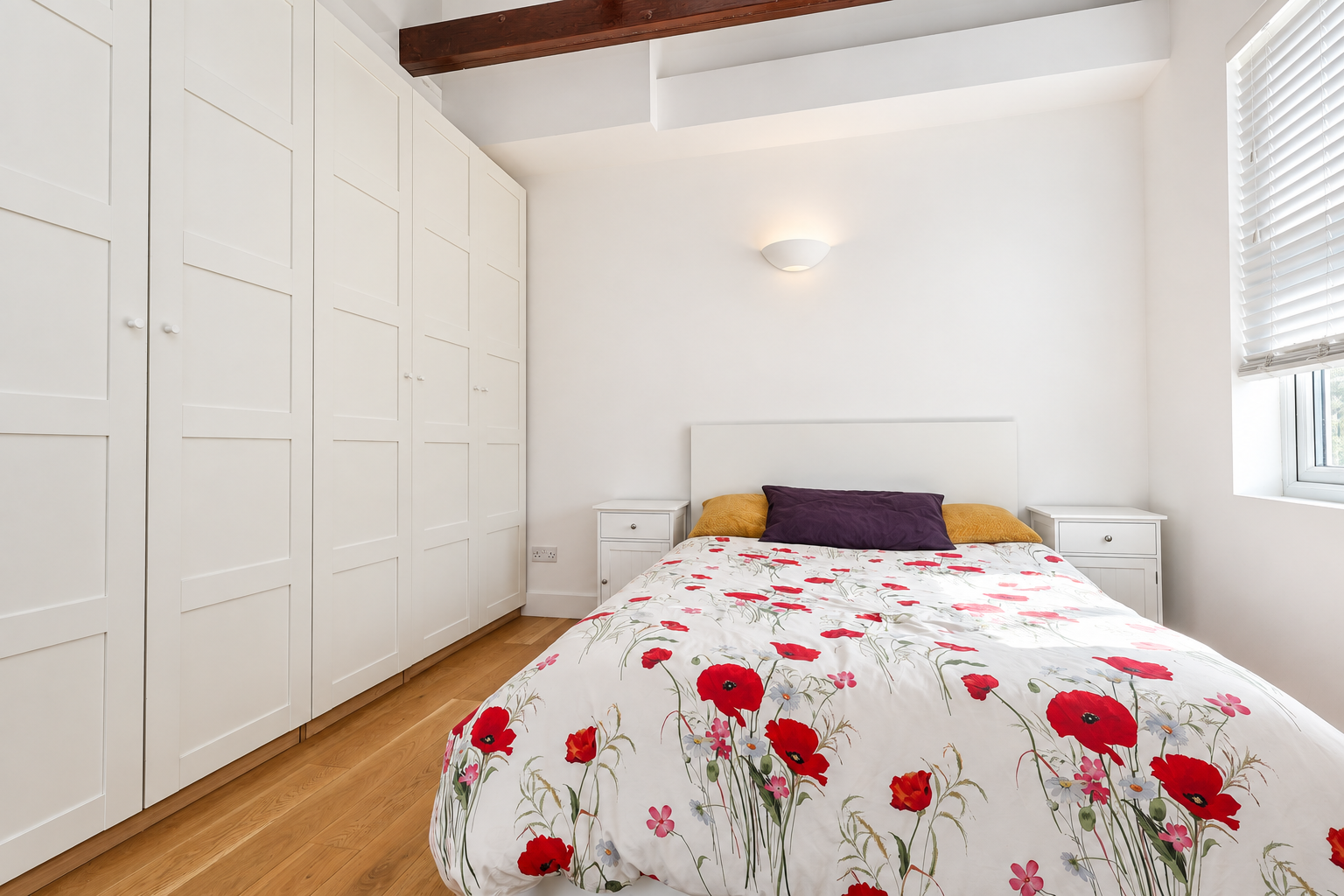 Flat Broadway in Greater London