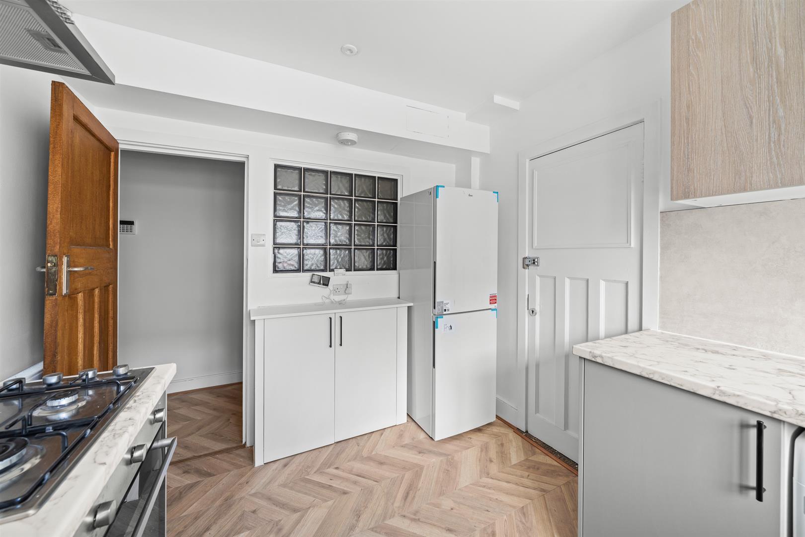 Flat Burnt Ash Lane in Greater London