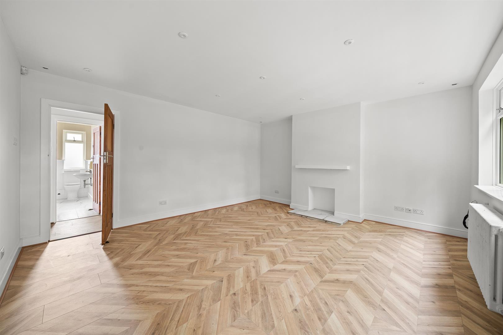 Flat Burnt Ash Lane in Greater London