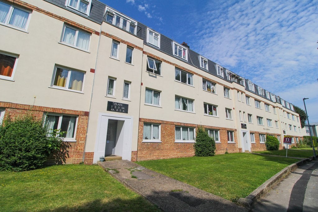 Flat Magdala Road in Portsmouth