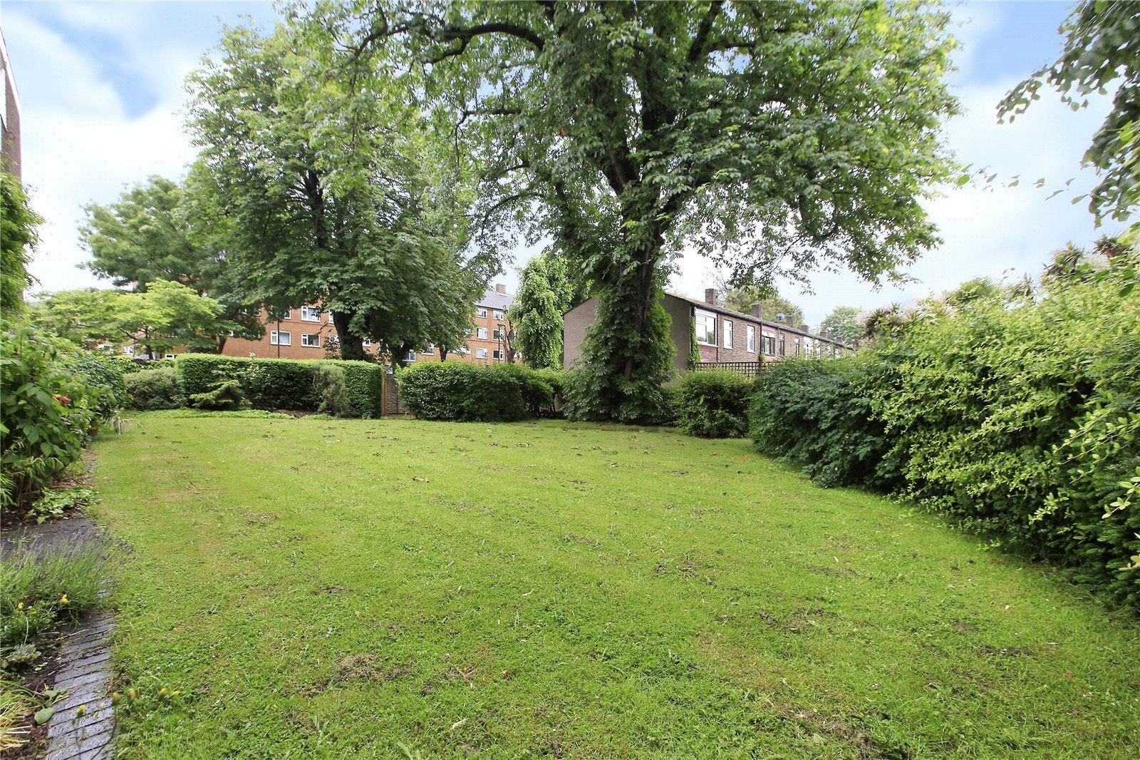 Flat North Drive in Greater London