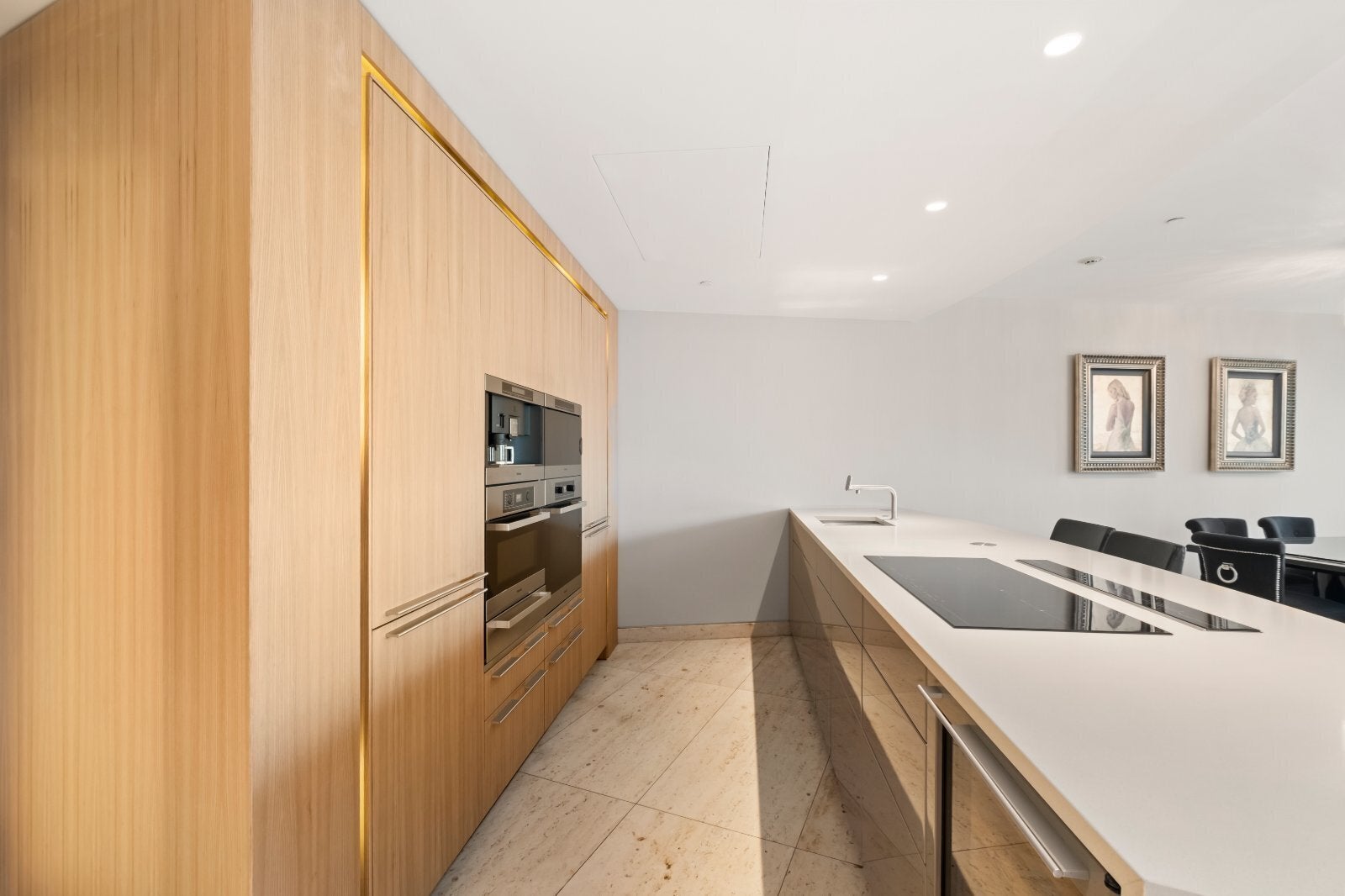 Flat Nine Elms Lane in Greater London