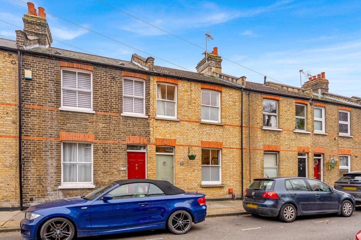 House Cahir Street in Greater London