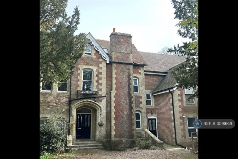 Flat Clatterford Road in Carisbrooke