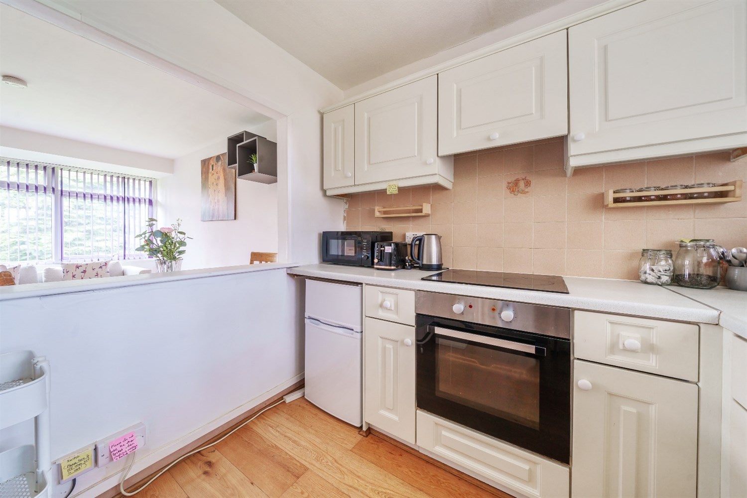 Flat Weverley Court in Reading