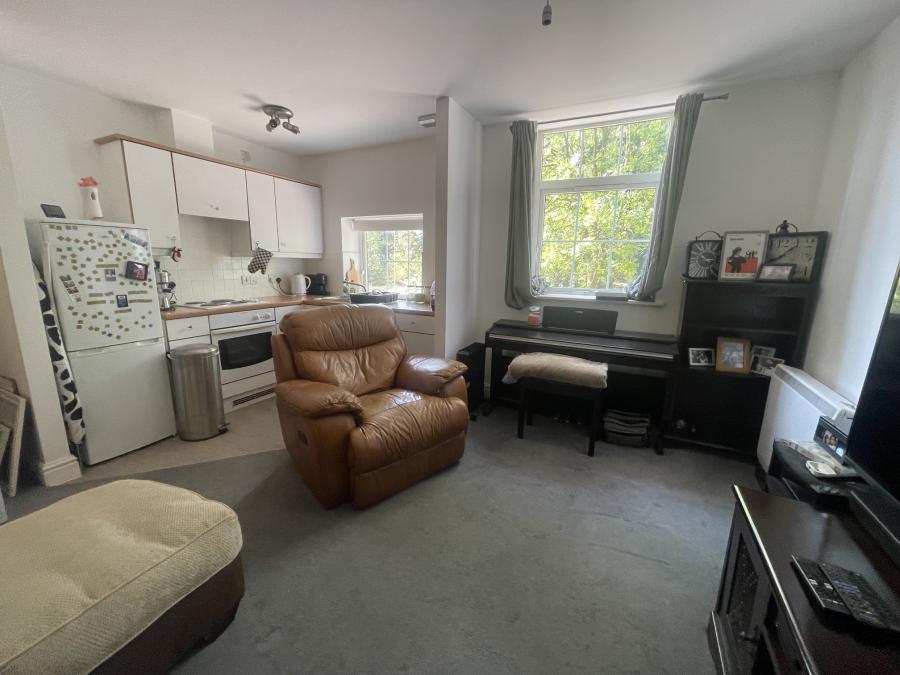 Flat Kensington Drive in Tamworth