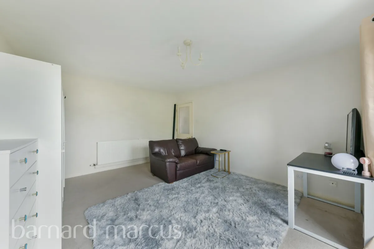 Flat Saint James's Drive in Greater London