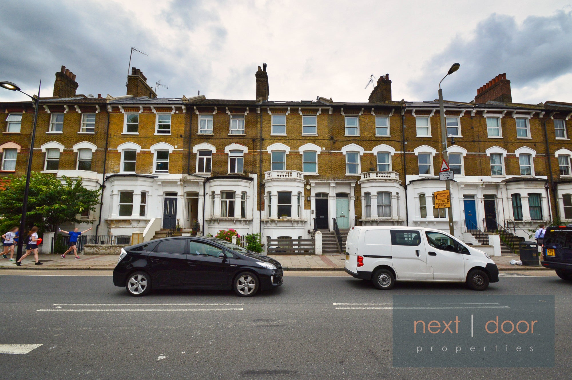 Flat Queenstown Road in London
