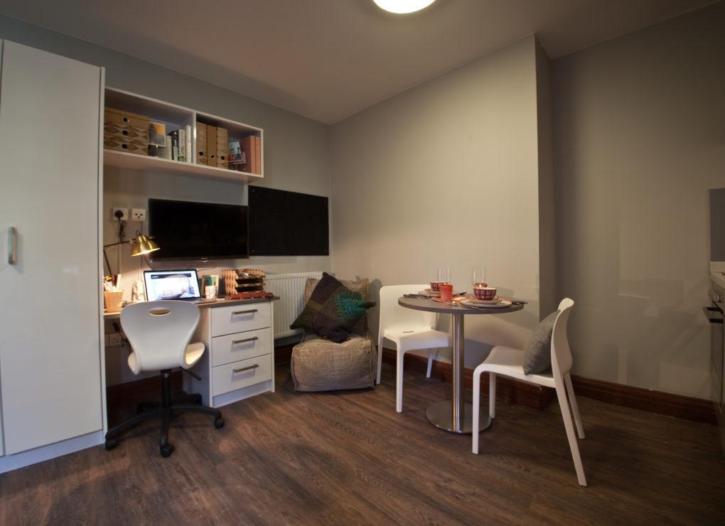Flat Halsmere Road in Greater London