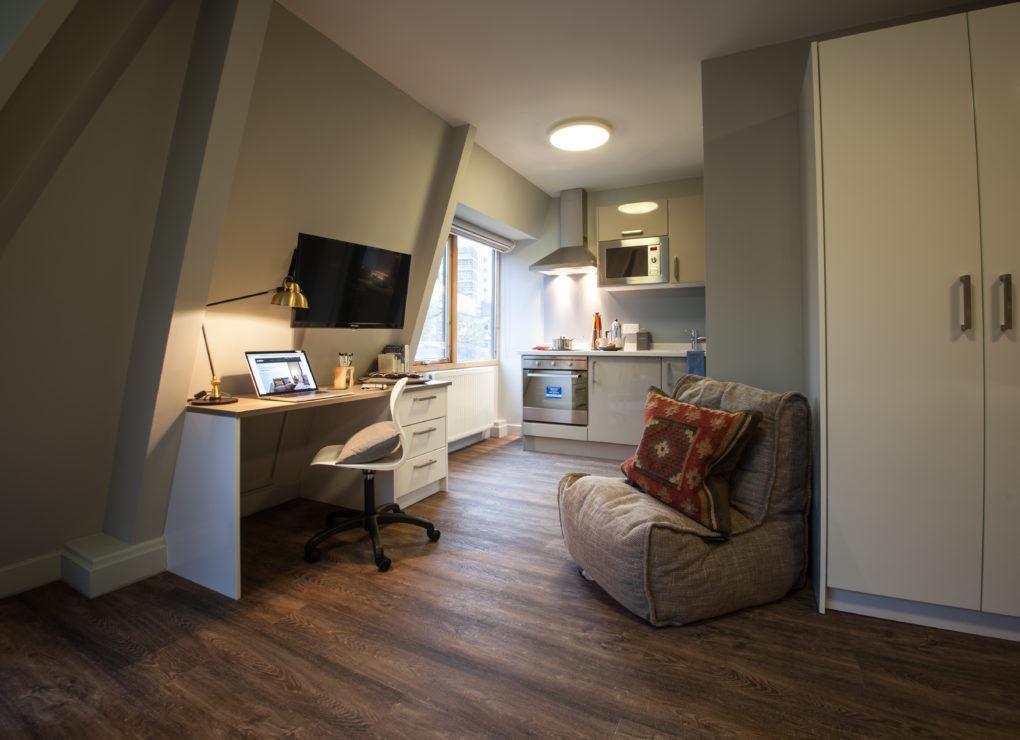Flat Halsmere Road in Greater London