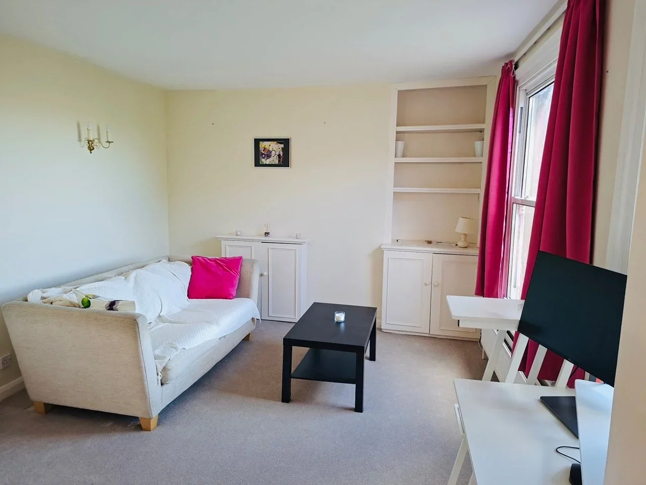 Flat Blythe Road in Greater London