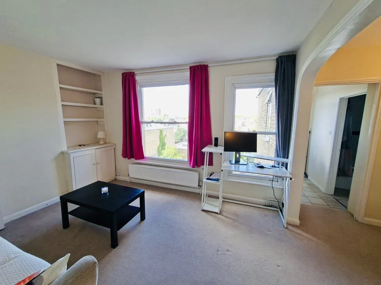Flat Blythe Road in Greater London