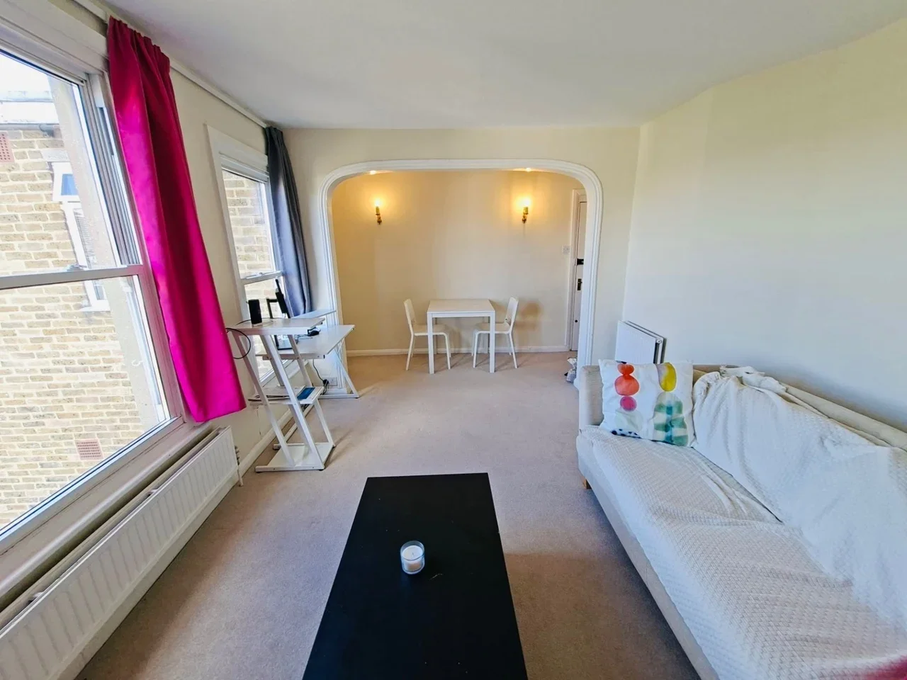 Flat Blythe Road in Greater London