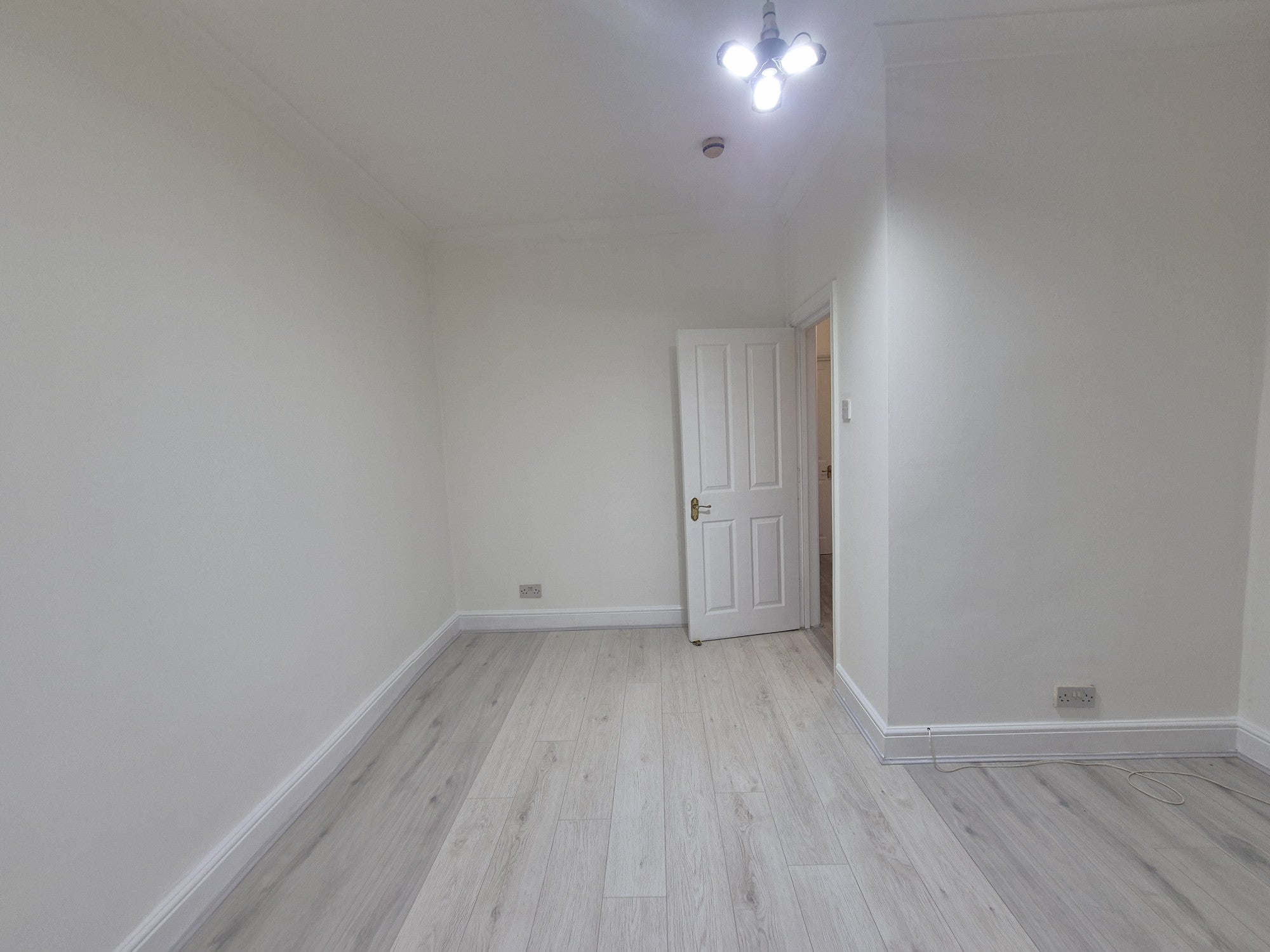 Flat Wellesley Road in Greater London