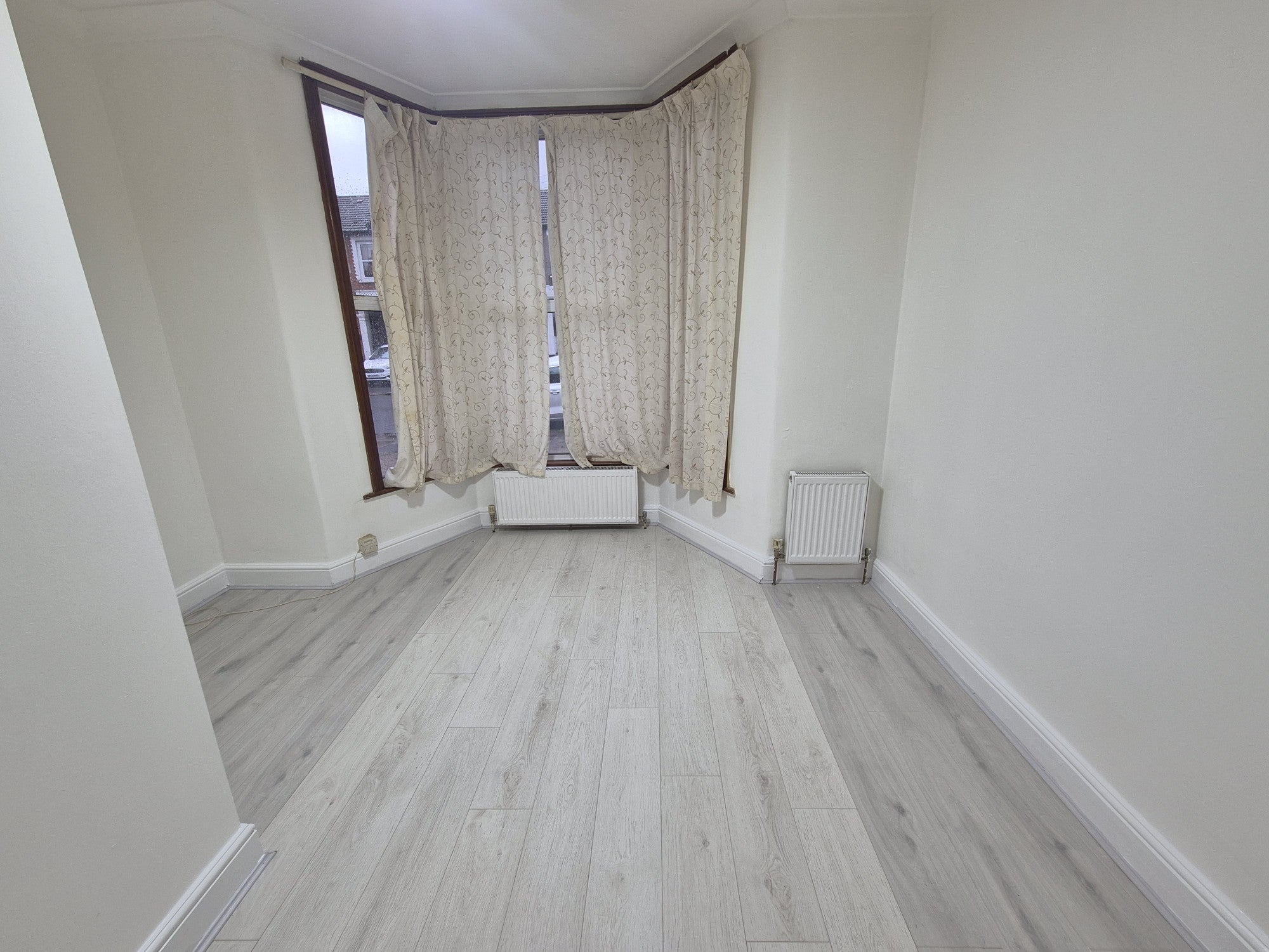 Flat Wellesley Road in Greater London