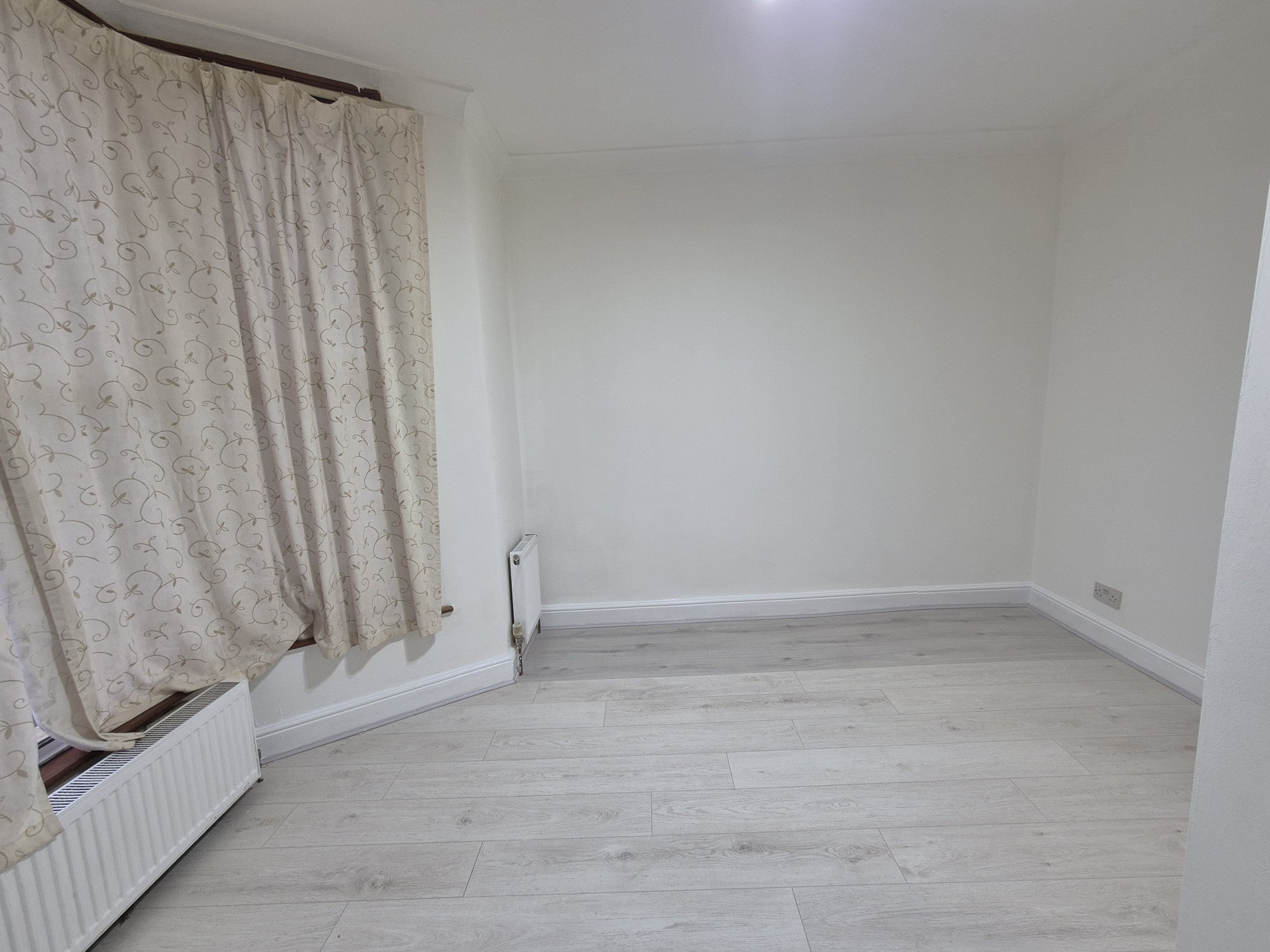 Flat Wellesley Road in Greater London