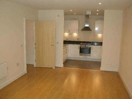 Flat Birdwood Avenue in London