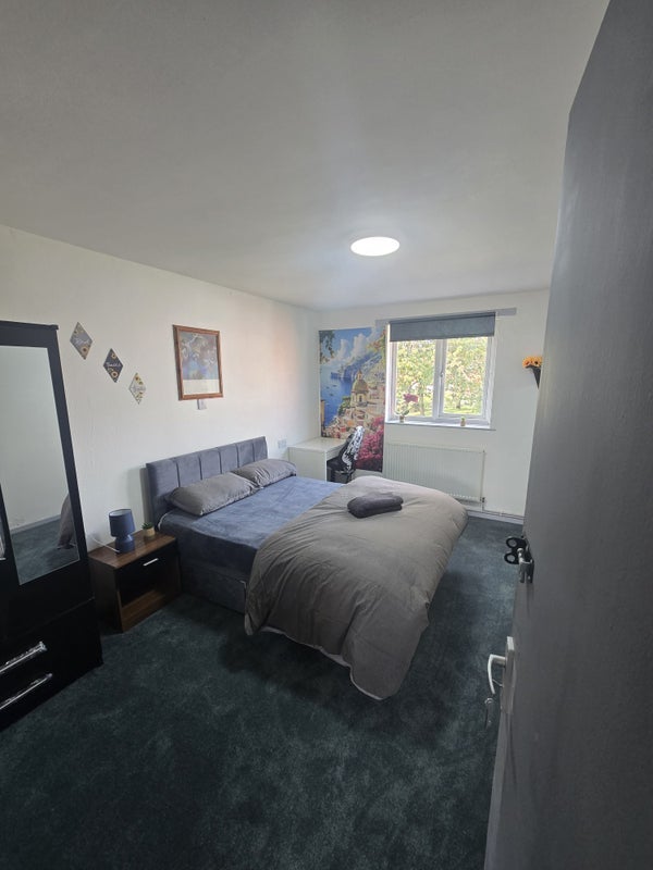 Flat Broxwood Close in Manchester
