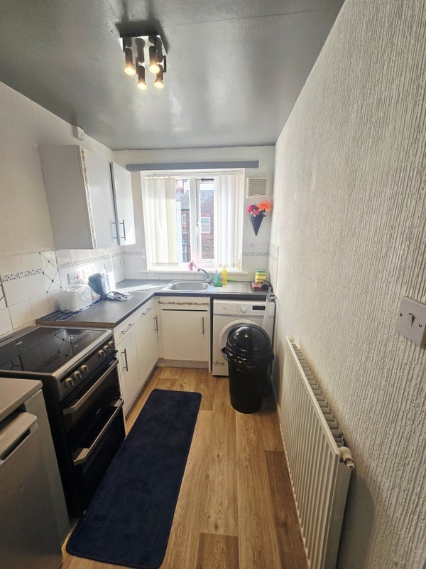 Flat Broxwood Close in Manchester