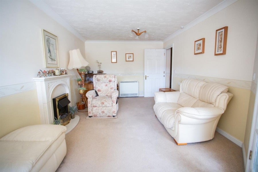 Flat Victoria Avenue in Chard