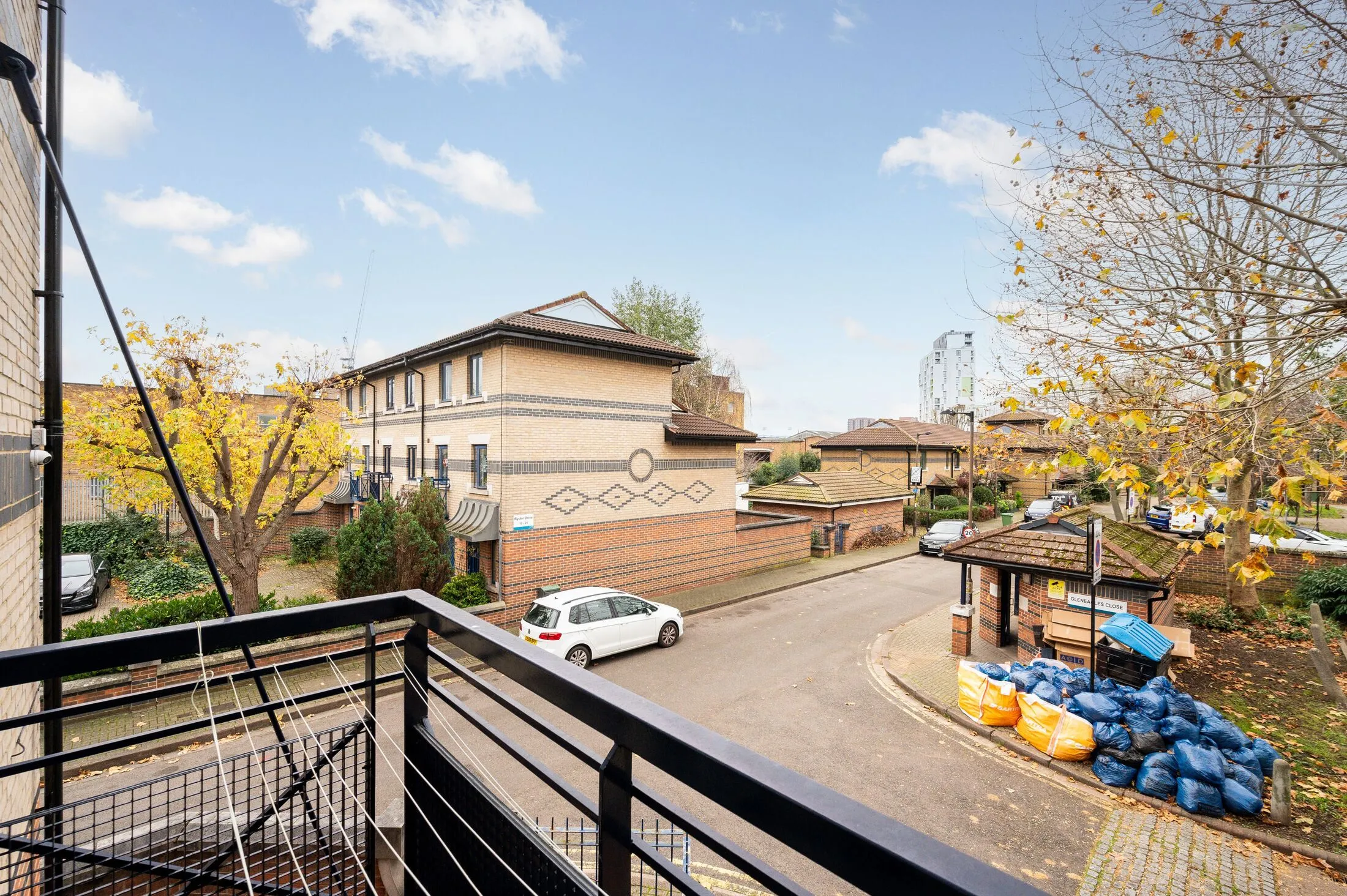 Flat Ryder Drive in Greater London