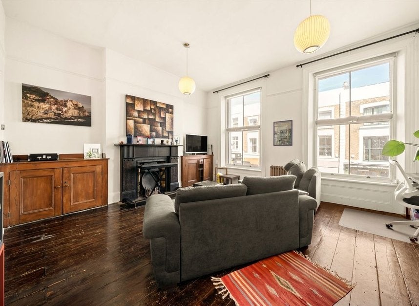 Flat Portobello Road in Greater London