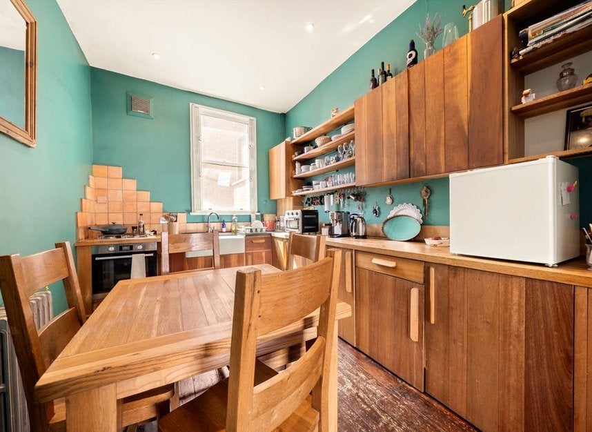 Flat Portobello Road in Greater London